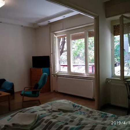 Lara Apartman Boedapest Buitenkant foto
