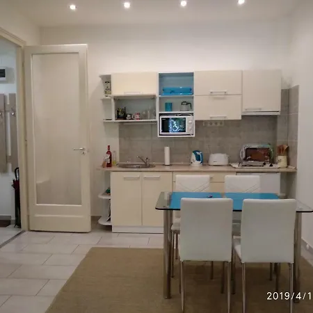 Lara Apartman Boedapest Buitenkant foto