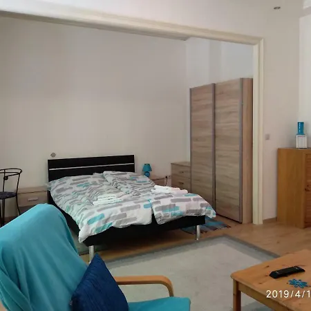 Lara Apartman Boedapest Buitenkant foto