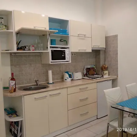 Lara Apartman Boedapest Buitenkant foto